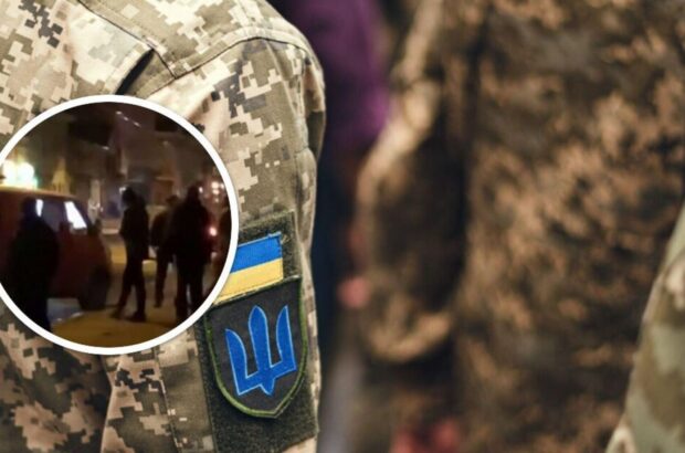 Мужчина выбил пистолетом окно в автобусе ТЦК, где находились задержанные из Харькова