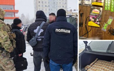 Минимеры и наушники: полиция и СБУ задержали группу мошенников на Буковине