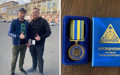 ”Разом до перемоги”: харківський стопкорівець-волонтер отримав нагороду від ”Kraken”