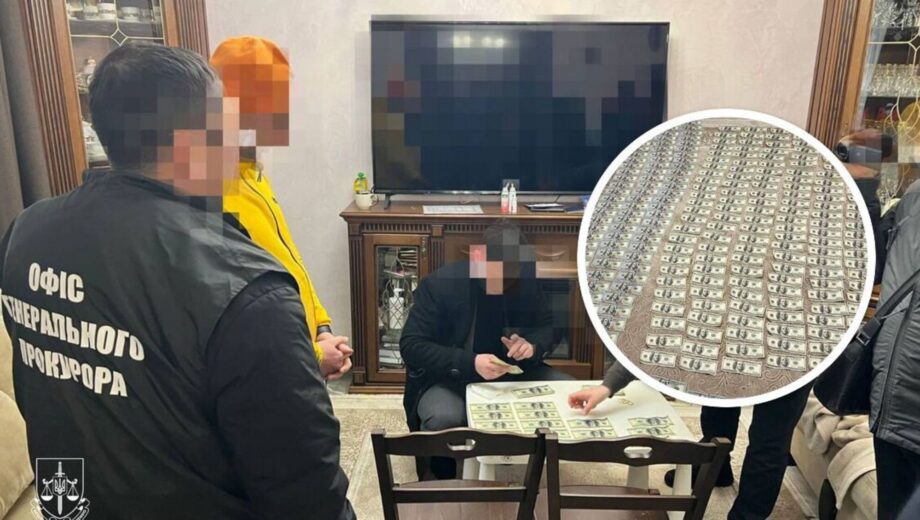 На Львівщині депутат під час затримання спробував змити хабар у доларах в унітаз