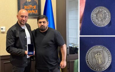 Перший коїн Києва: Роман Бочкала отримав символічну відзнаку від КМВА