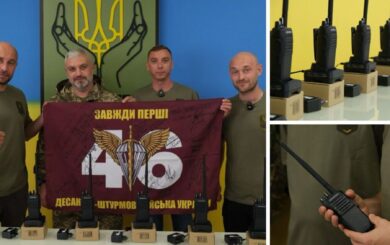 Волонтеры передали 46-й бригаде семь профессиональных раций для передовой