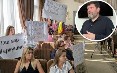 »Переворот» не удался? Ирпенцы вышли к стенам горсовета в поддержку мэра Маркушина