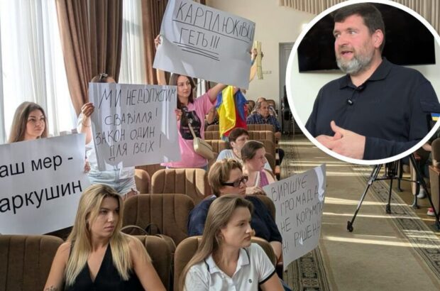 »Переворот» не удался? Ирпенцы вышли к стенам горсовета в поддержку мэра Маркушина