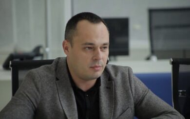 Елітне авто та сумнівні борги: як живе митник Руслан Фірсов