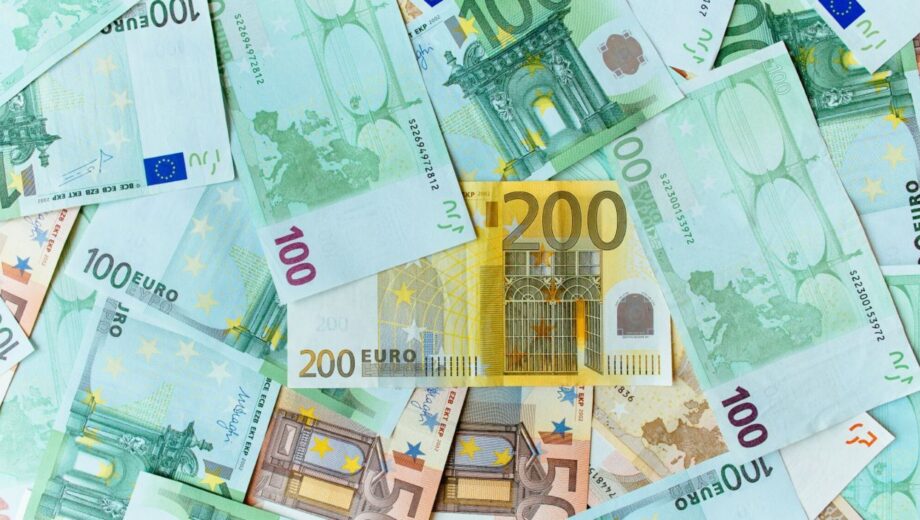 Курс евро в кассах банков поднялся до 50 гривен