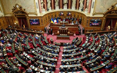 Політична криза у Франції: уряд Барньє отримав вотум недовіри