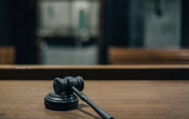Схема на мільйон: у Броварах посадовицю та підприємця судитимуть за махінації з землею