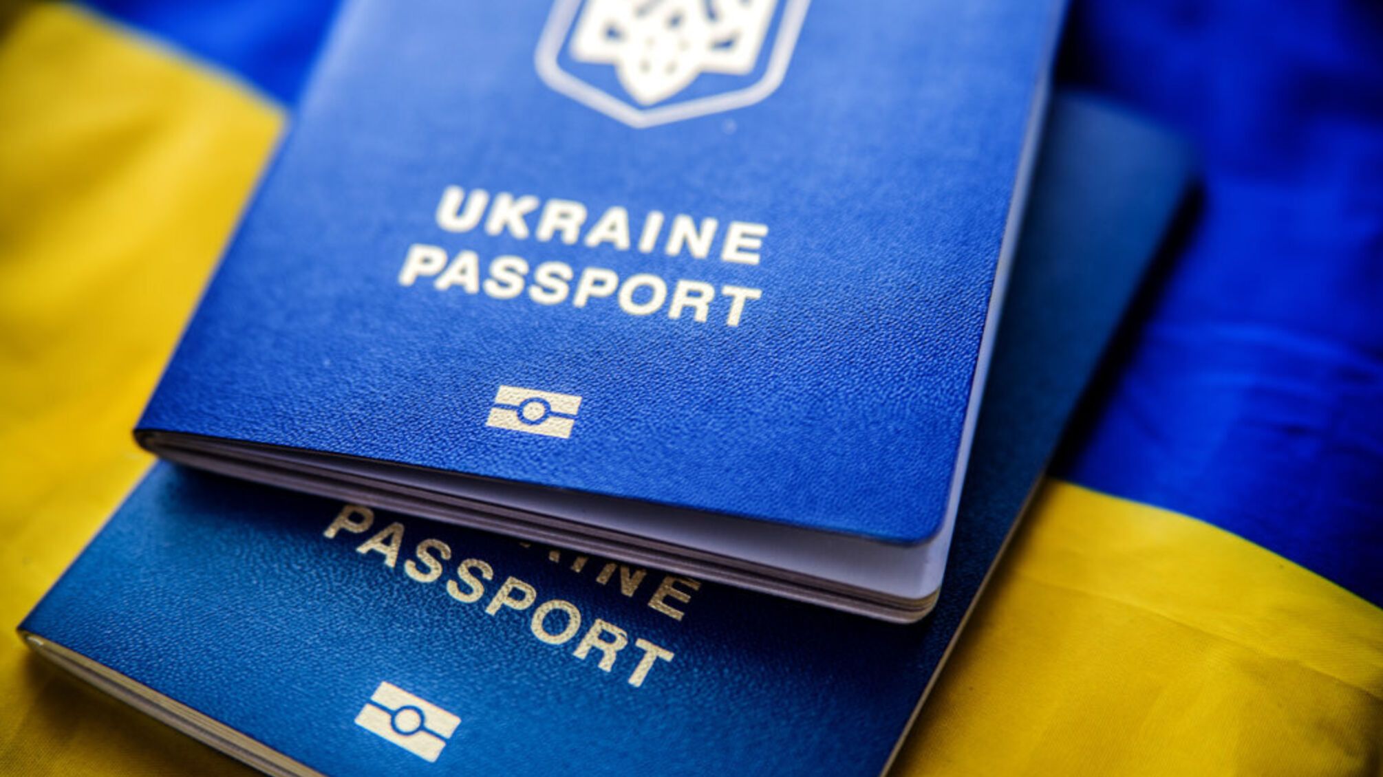 Українці 18-22 років зможуть виїжджати за межі країни: урядова постанова з’явилась на сайті