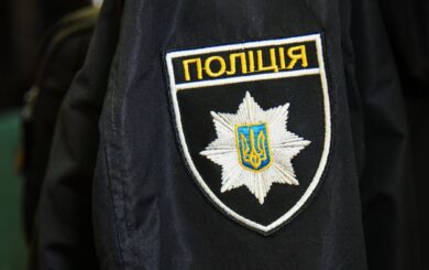 В Киеве парень сбывал наркотики, маскируя их под дорогостоящие гаджеты
