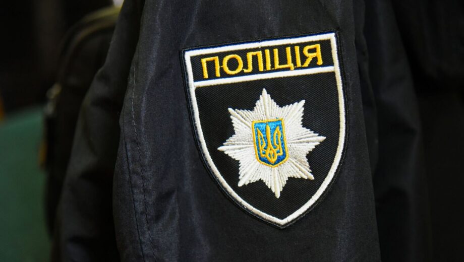 В Киеве парень сбывал наркотики, маскируя их под дорогостоящие гаджеты
