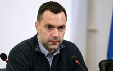 Арестович сравнил себя с Порошенко и объяснил, почему попал под санкции Зеленского