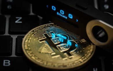Bitcoin упал до 10-месячного минимума