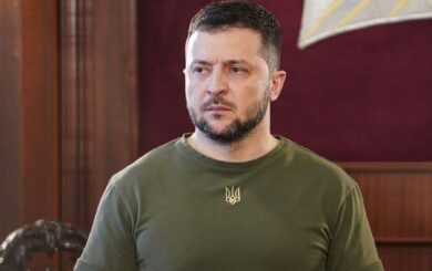 Новий образ Зеленського: футболка з написом ”Make russia small again” розлютила російську пропаганду