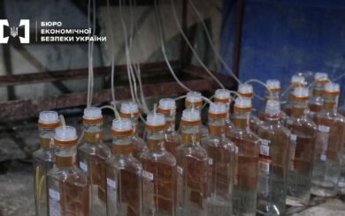 Підпільний алкоголь і сигарети на Волині: трьох жителів Луцька судитимуть за контрафакт