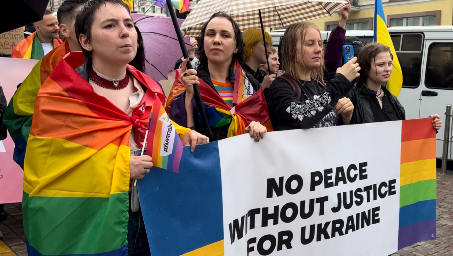 ”Права людини завжди на часі”: як у Києві відбувся прайд на підтримку ЛГБТК+ (фоторепортаж)