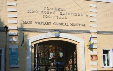 Мастер маникюра и айтишник: разоблачили схему по трудоустройству в военном госпитале