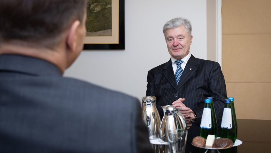 Порошенко продержали на границе более трех часов – несмотря на решение суда