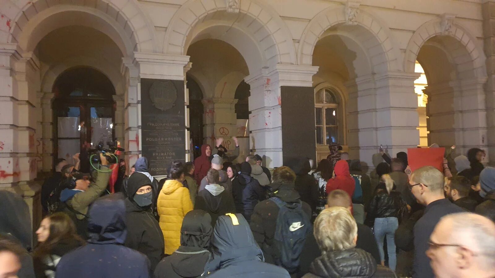Протести в сербському Новому Саді: після трагедії на вокзалі тисячі вимагали відставки влади (фото)