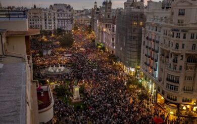 У Валенсії 130 тисяч людей вийшли на протест проти реакції влади на смертельні повені