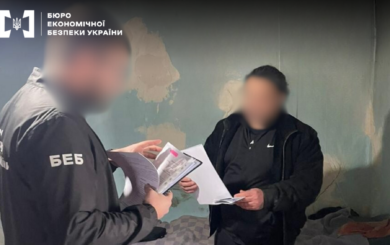 Более 10 тыс. долларов США фальшивыми банкнотами: БЭБ ликвидировало канал поставки поддельной валюты