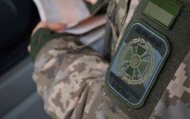 Двоє військових отримували $2000 та $3000 за переправлення призовників за кордон