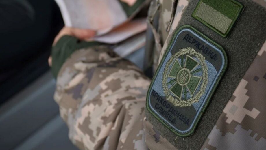 Двое военных получали $2000 и $3000 за переправку призывников за границу