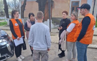 Четверо чоловіків у військовій формі захопили та побили підлітка у селі Приозерне: деталі