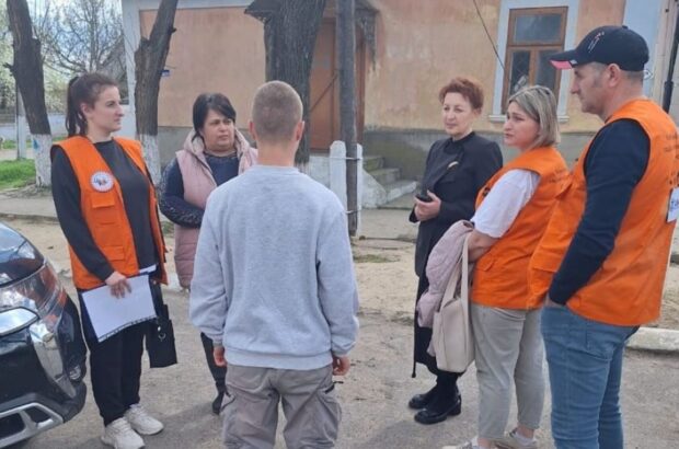 Четверо чоловіків у військовій формі захопили та побили підлітка у селі Приозерне: деталі