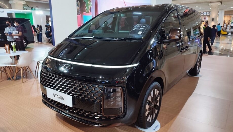 Hyundai Staria для АРМА за 2,7 млн: подряд получила фирма с орбиты Порошенко
