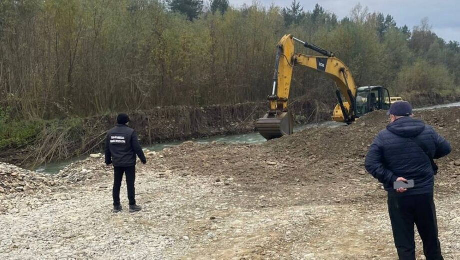 На Прикарпатті викрили незаконний видобуток у річці Черемош