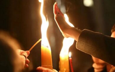 Зійшов Благодатний вогонь: як святиню передадуть вірянам різних країн