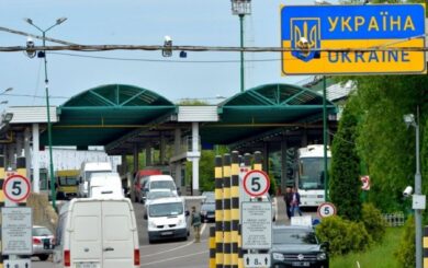 Легальный статус украинцев в Польше продлен до марта 2026 года