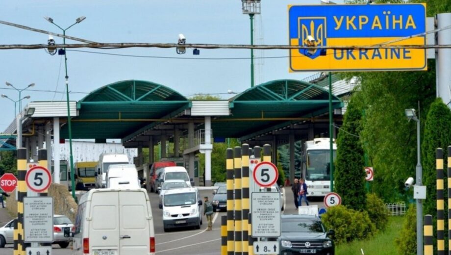 Легальный статус украинцев в Польше продлен до марта 2026 года
