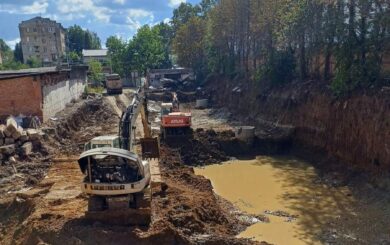 Елітне будівництво — ціною природи: у Франківську руйнують джерело біля міського озера