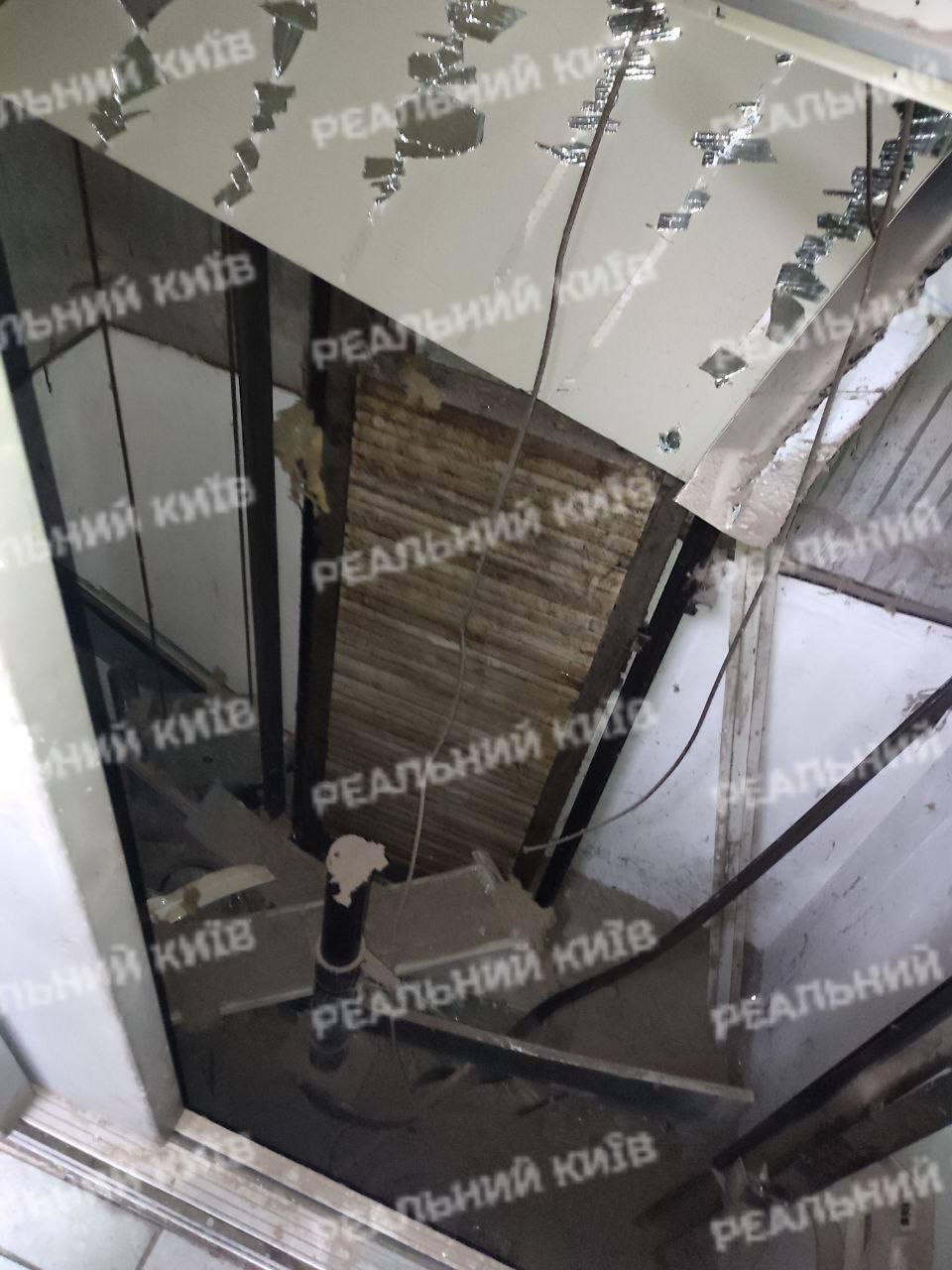 Пролетів 28 поверхів: у київській багатоповерхівці на Срібнокільській зірвався ліфт (фото)