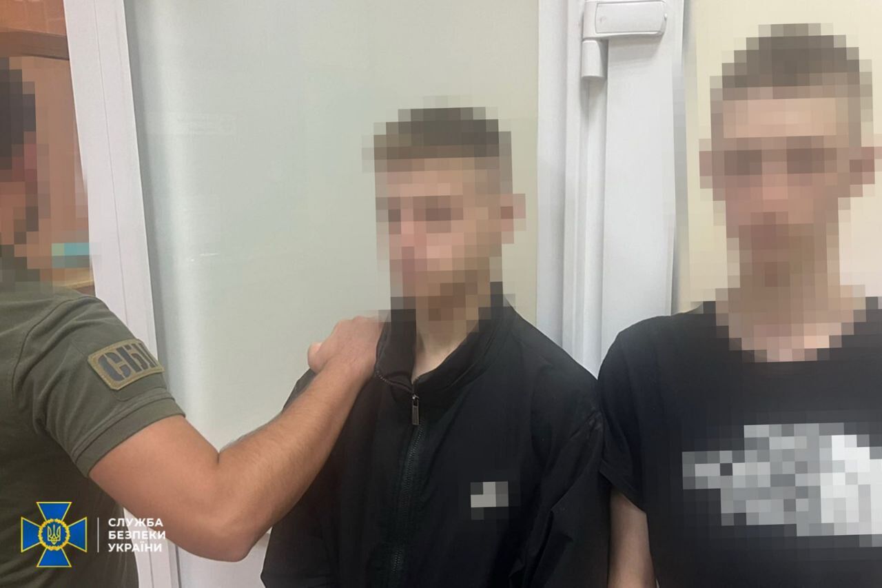 СБУ та Нацполіція затримали трьох агентів рф, які підпалювали військові авто у прифронтових регіонах 