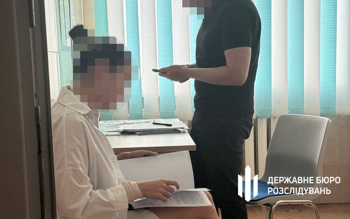 На Волині викрили правоохоронницю, яка переправила за кордон понад 30 чоловіків призовного віку