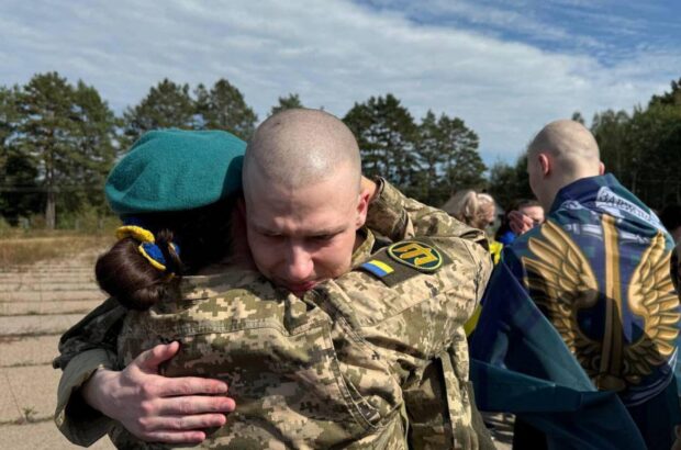 Возвращение героев: 49 украинцев уволены из российской неволи