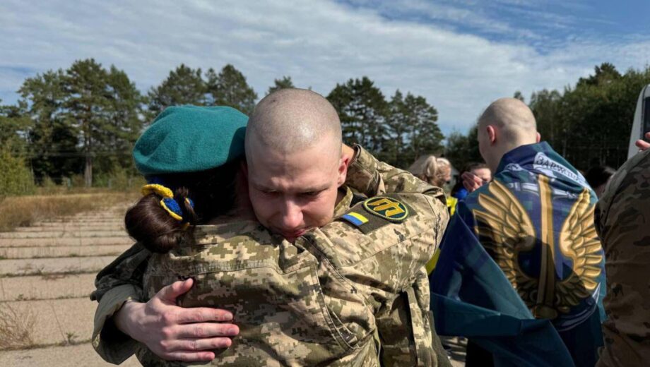 Возвращение героев: 49 украинцев уволены из российской неволи