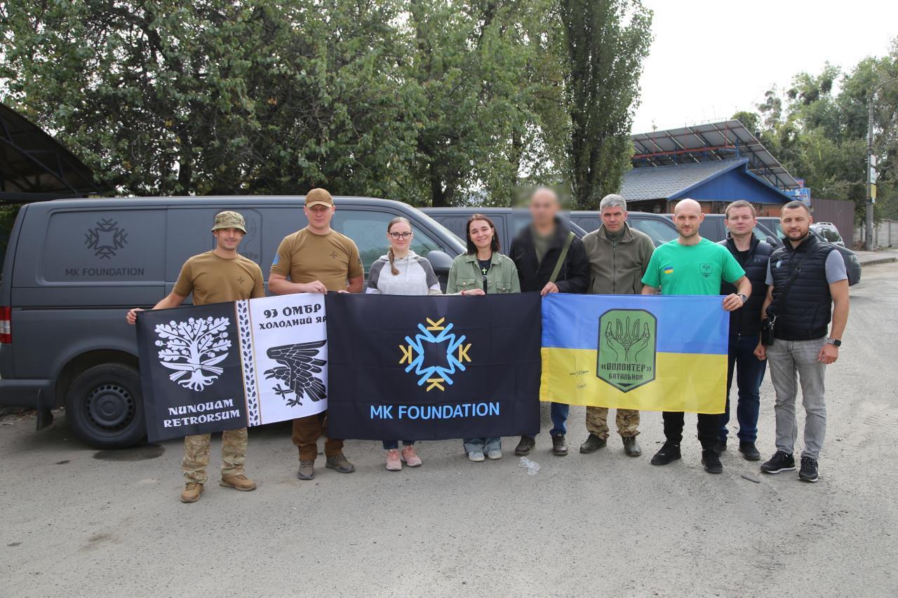 Благотворительный фонд ''Батальон Волонтер'' и MK Foundation передали пять авто для военных на передовую