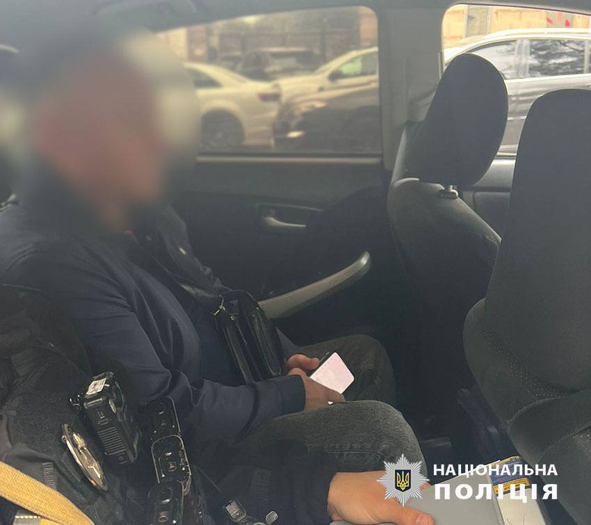 У Києві водій побив інспекторку через зауваження про неправильне паркування (фото)