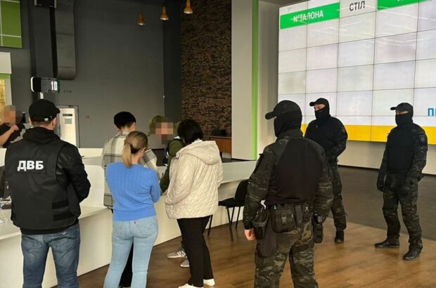 Схемы в сервисном центре МВД Киева: администраторы незаконно раздавали льготные талоны