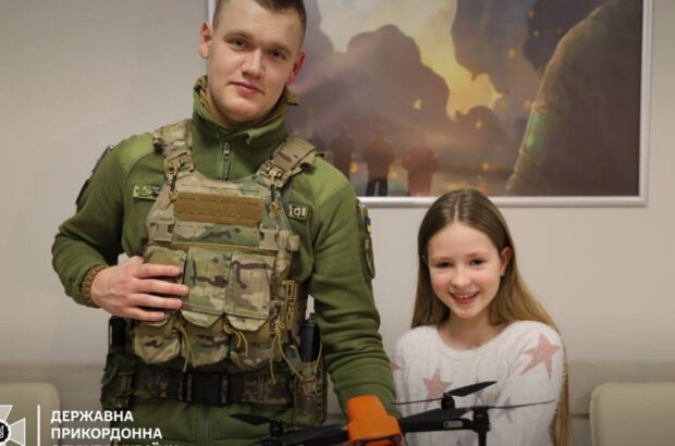 10-летняя дочь пограничника подарила дрон военным, исполнив свое рождественское желание