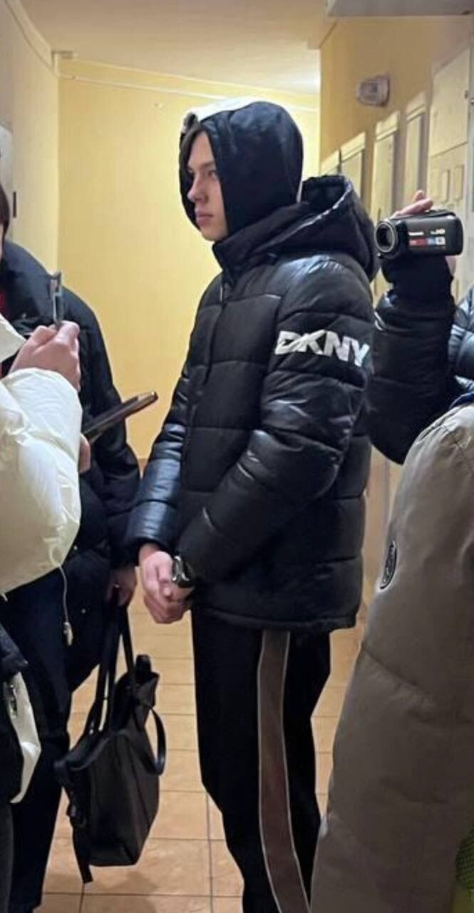 Поліція Києва знайшла зброю під час нічних обшуків у ''мажорів''