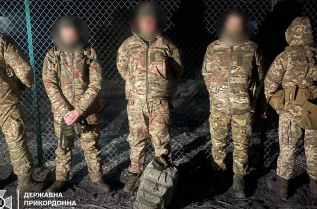 Уклонисты устроили маскарад на границе с Молдовой