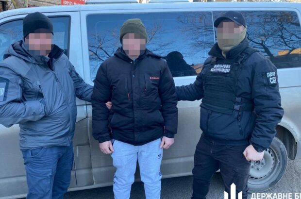 ДБР затримало зрадника, який працював на окупантів у Херсоні і ледь не потрапив до ЗСУ