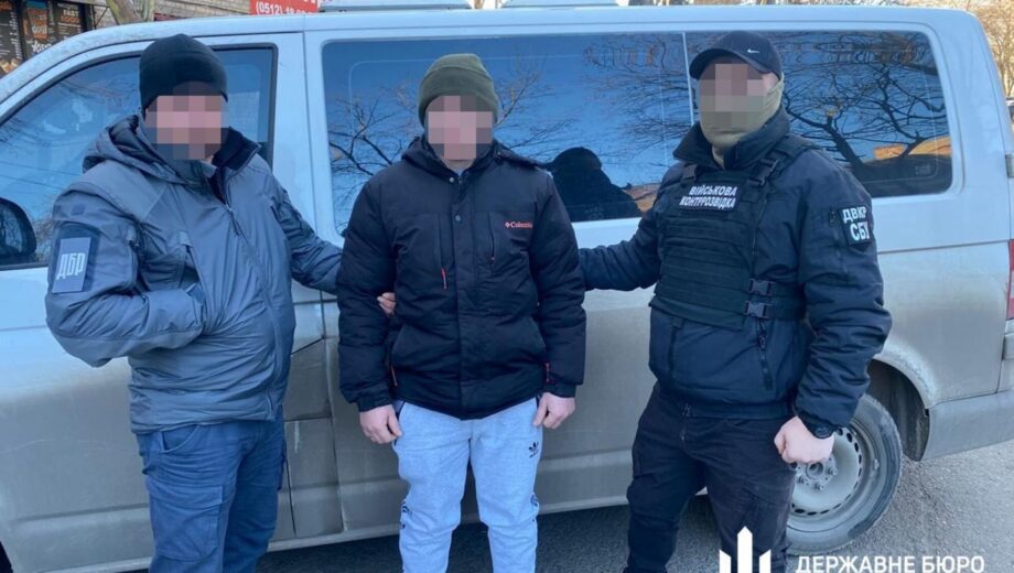 ДБР затримало зрадника, який працював на окупантів у Херсоні і ледь не потрапив до ЗСУ