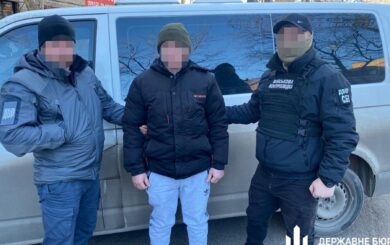 ДБР задержал предателя, который работал на окупантов в Херсоне и чуть не попал в ВСУ