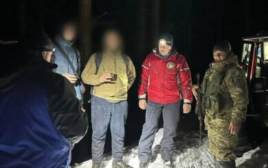 Замість Румунії – лікарня: двох ухилянтів врятували у Карпатах